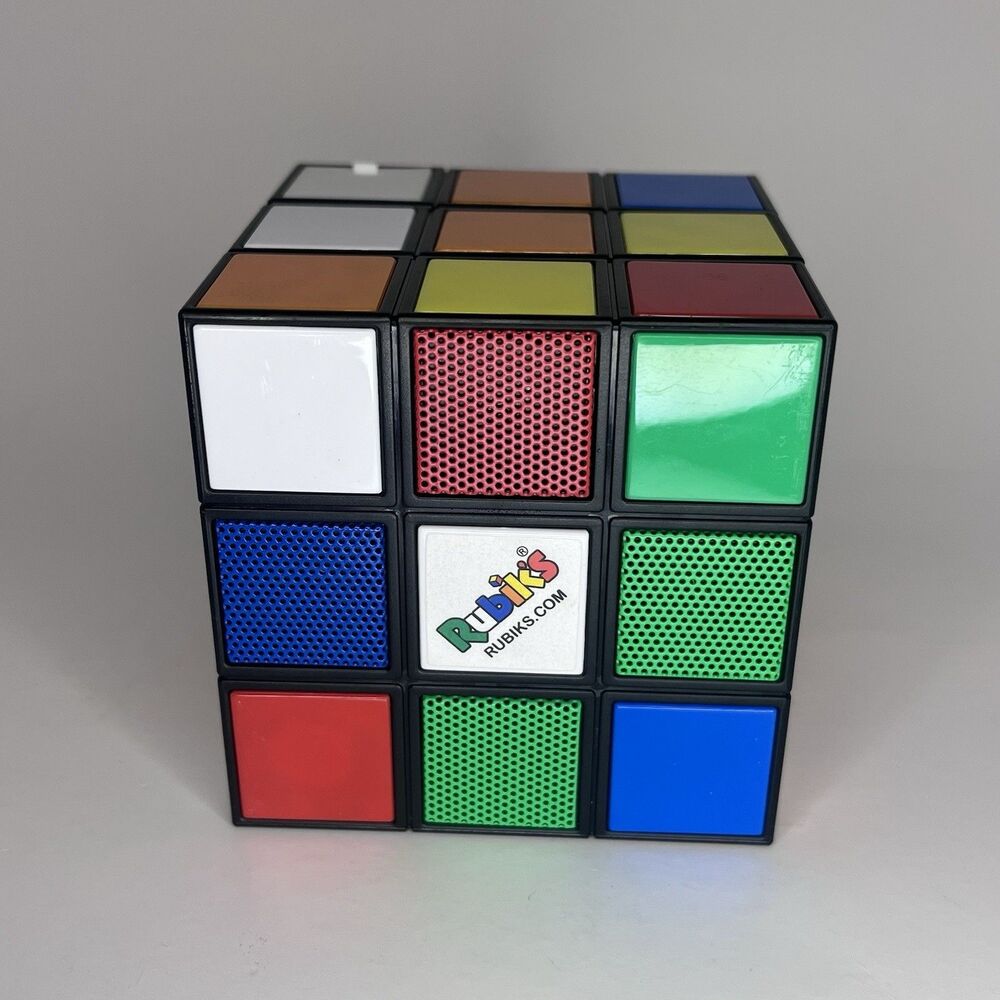 Rubik's Cube Speaker SP2-17715 Rotating Bluetooth (UNTESTED)